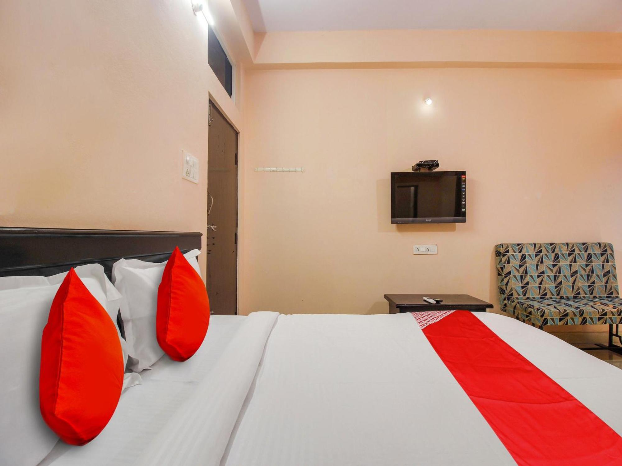 Hotel O R.J.International Pedda Ambarpet Buitenkant foto