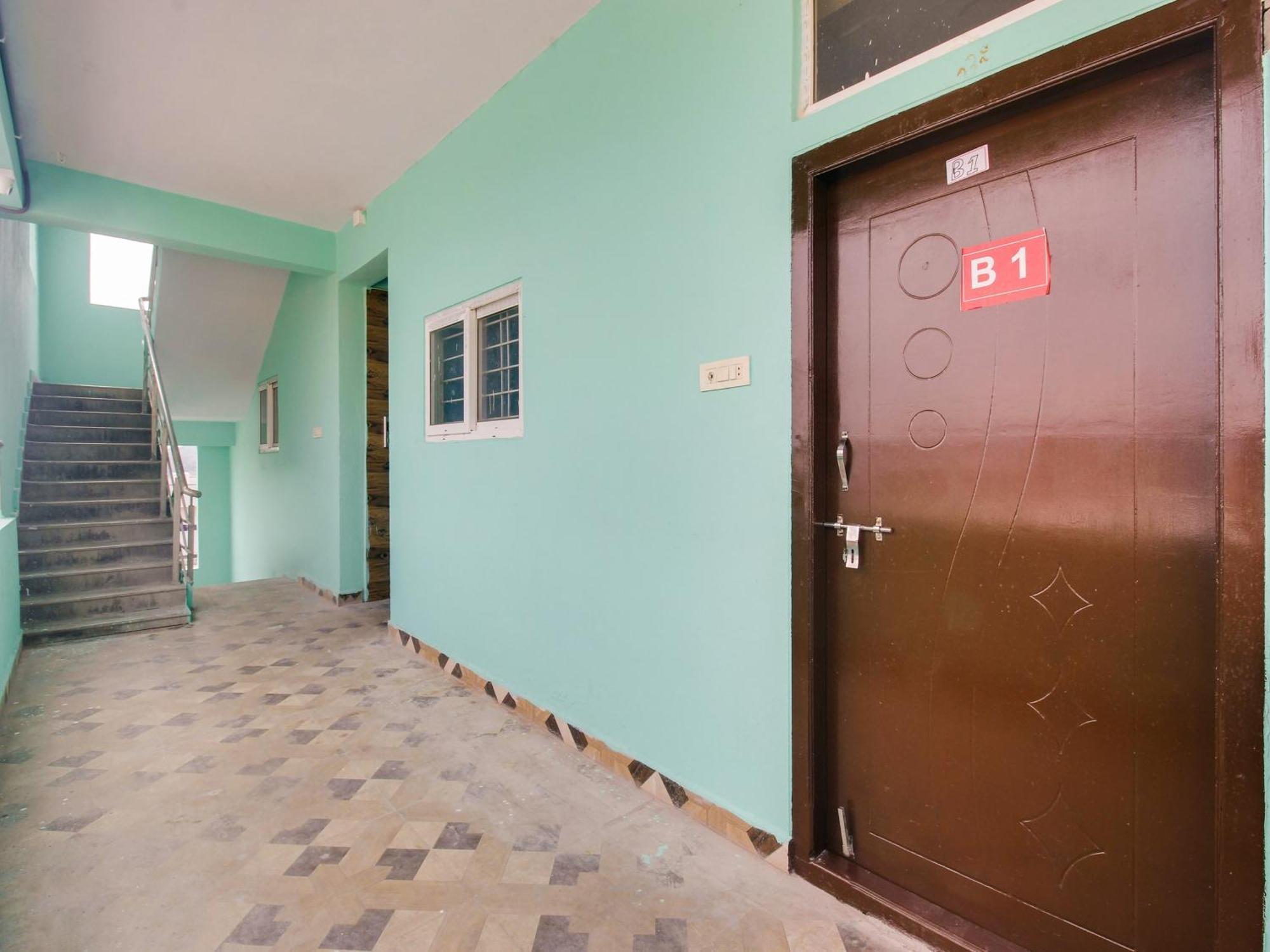 Hotel O R.J.International Pedda Ambarpet Buitenkant foto
