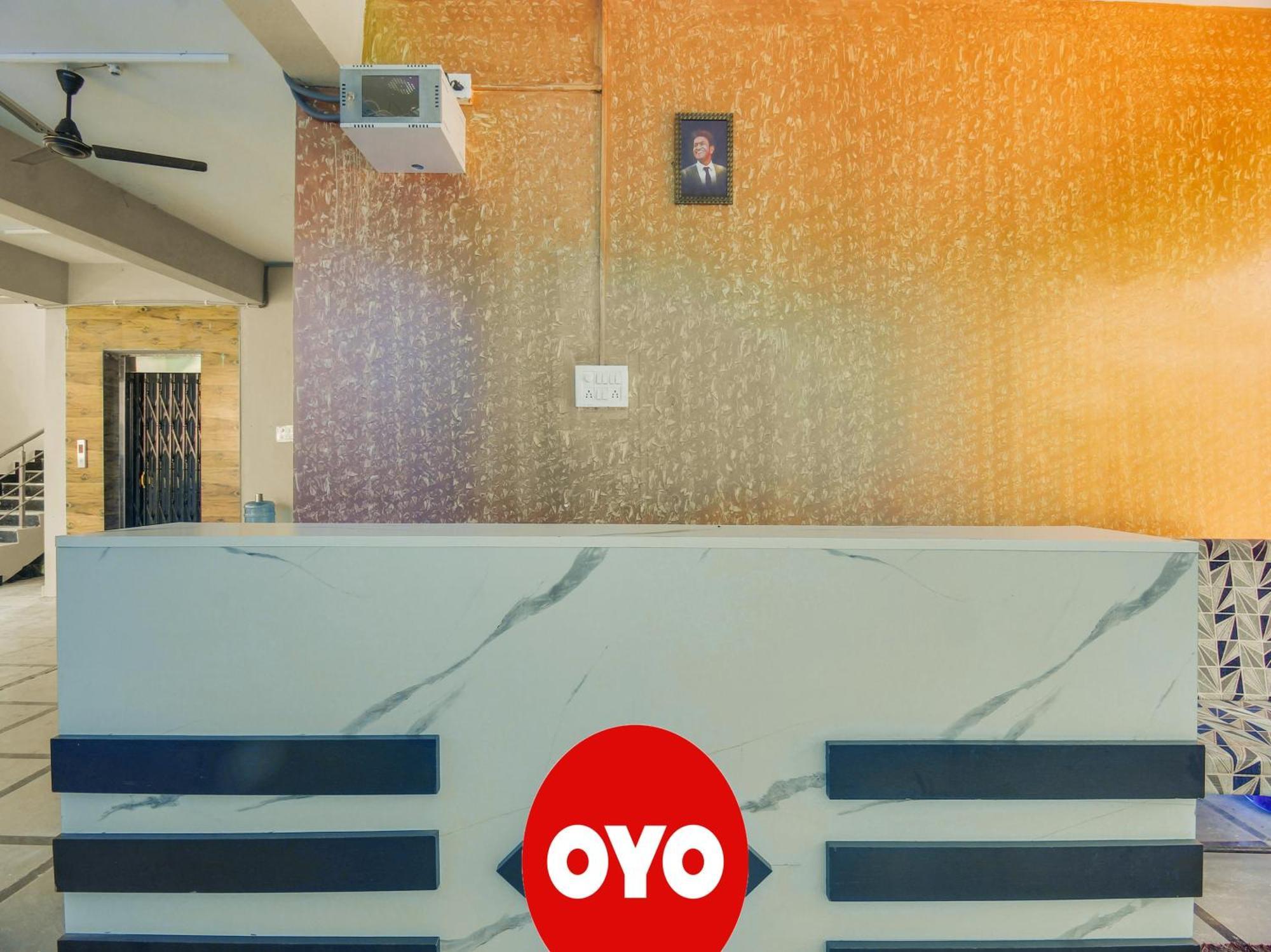 Hotel O R.J.International Pedda Ambarpet Buitenkant foto